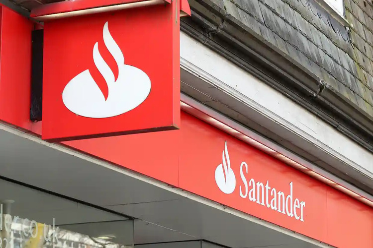 Santander UK ถูกปรับ 108 ล้านปอนด์จากความล้มเหลวในการฟอกเงิน